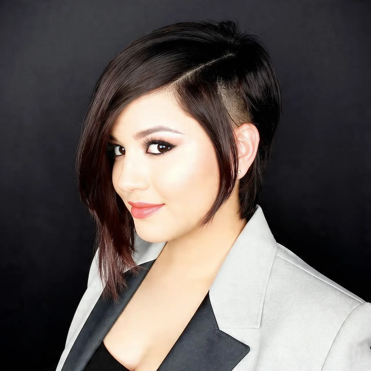 Asymmetrical Pixie Haircut Idea for Round Faces