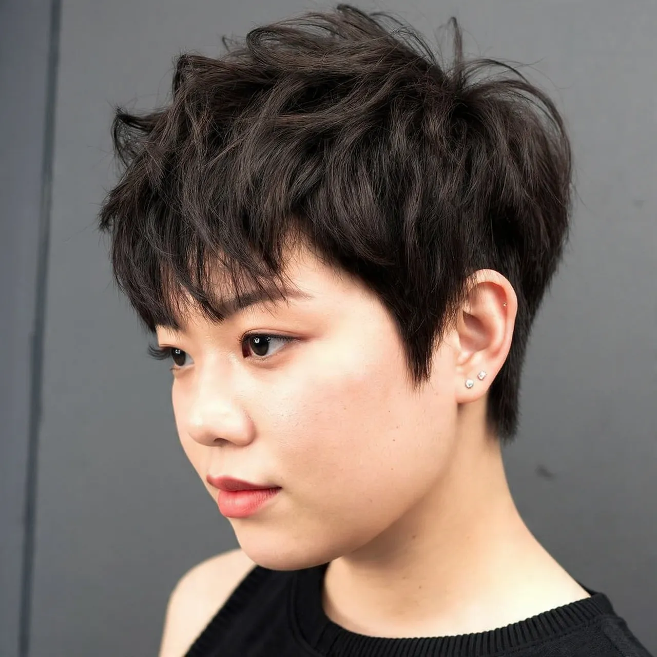 Choppy Pixie Haircut Idea for Round Faces