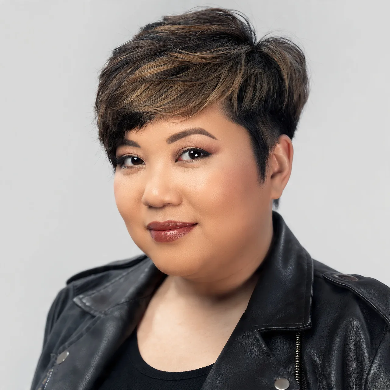 Textured Pixie Haircut Idea for Round Faces