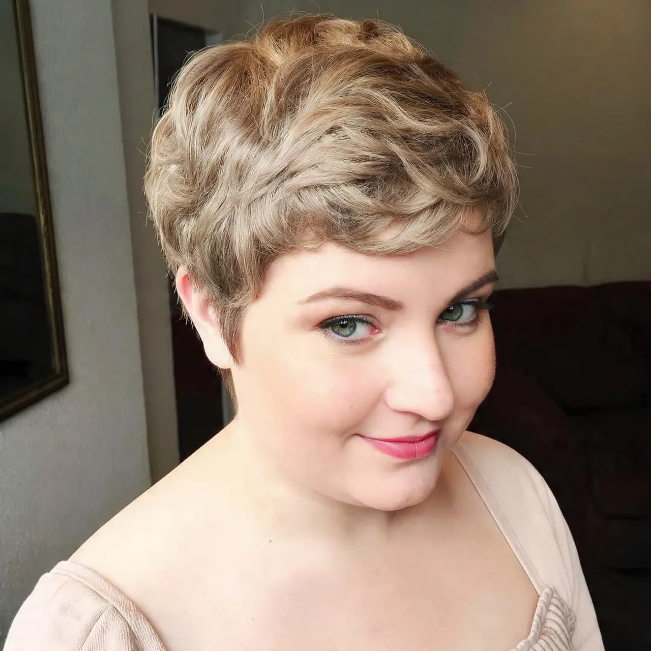 Wavy Pixie Haircut Idea for Round Faces